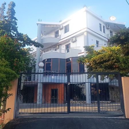 Hotel Moris Kryemëdhej Εξωτερικό φωτογραφία