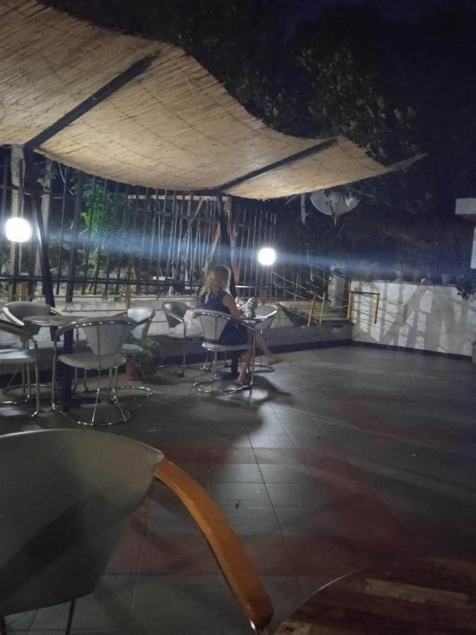 Hotel Moris Kryemëdhej Εξωτερικό φωτογραφία