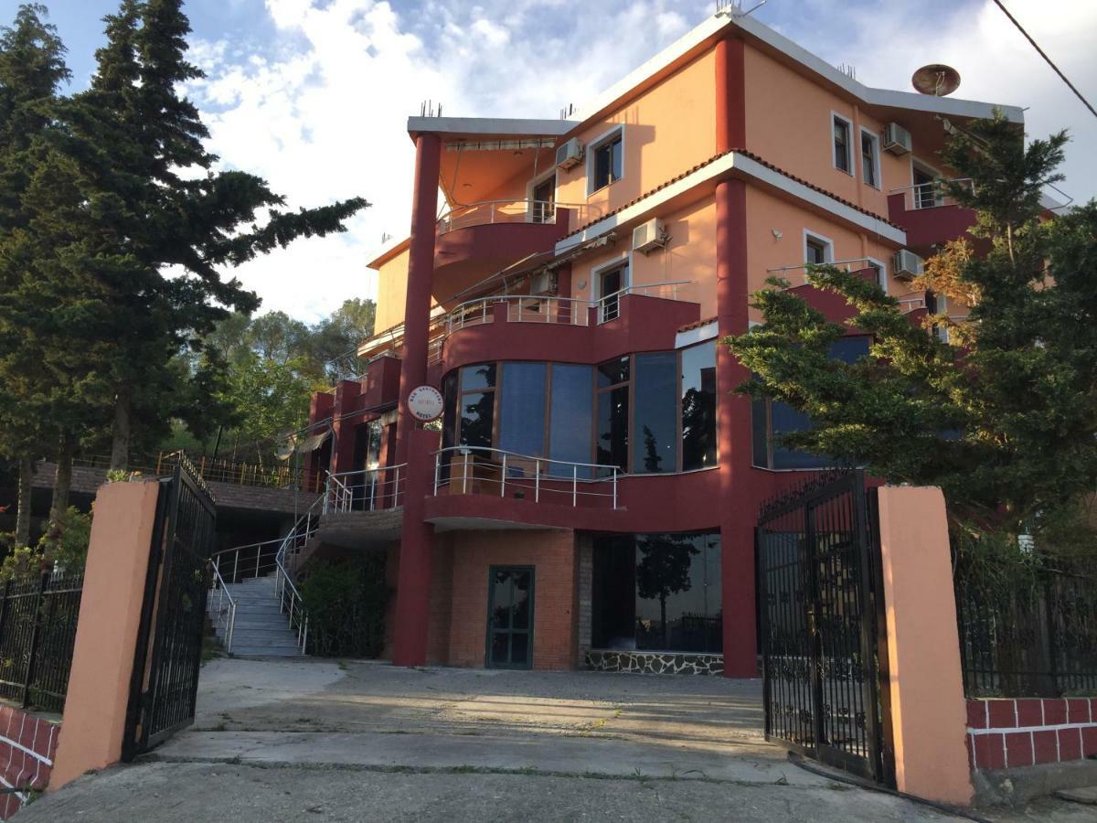 Hotel Moris Kryemëdhej Εξωτερικό φωτογραφία