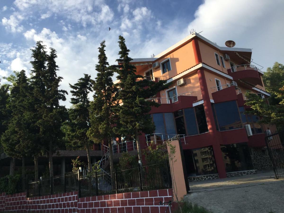 Hotel Moris Kryemëdhej Εξωτερικό φωτογραφία