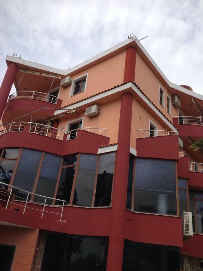 Hotel Moris Kryemëdhej Εξωτερικό φωτογραφία