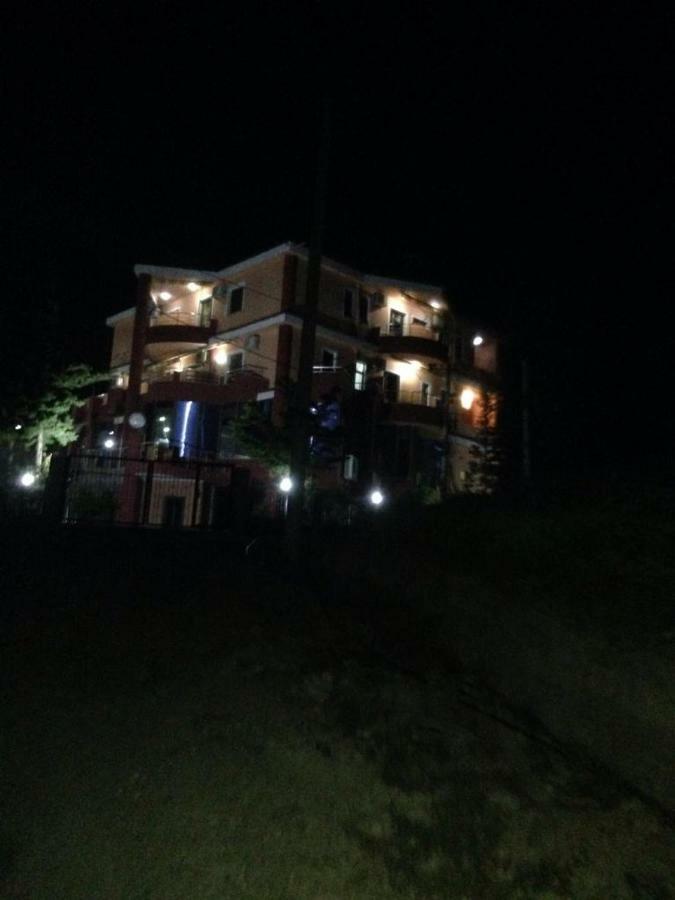 Hotel Moris Kryemëdhej Εξωτερικό φωτογραφία