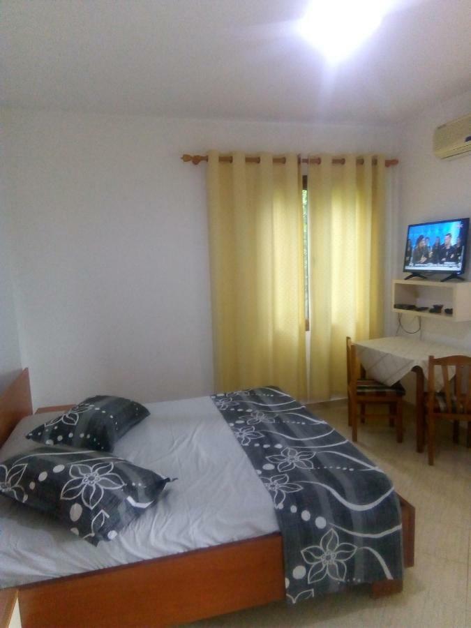 Hotel Moris Kryemëdhej Εξωτερικό φωτογραφία